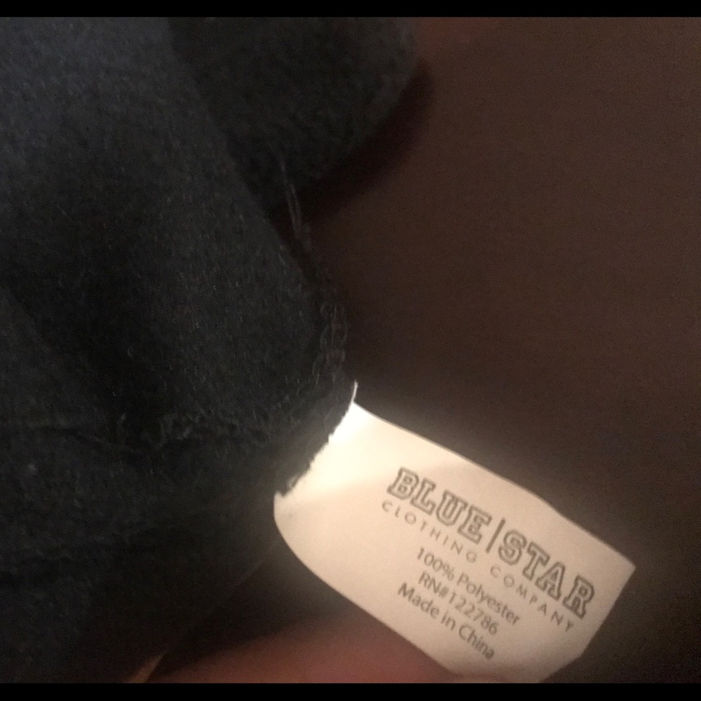 Scarf, Hat & Gloves - Picture 6 of 7